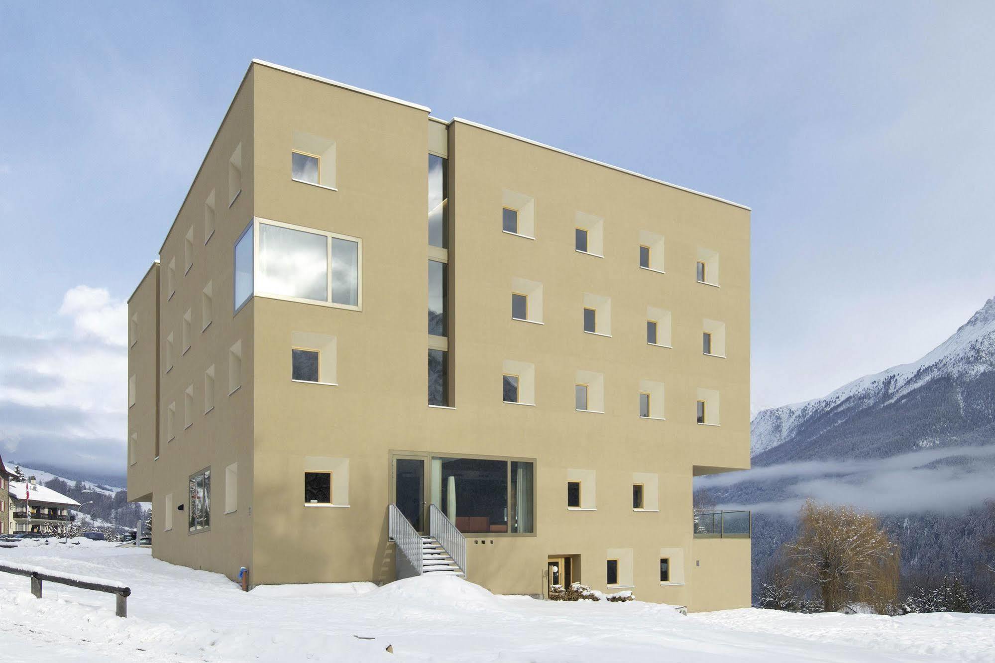 Scuol Youth Hostel Exterior photo